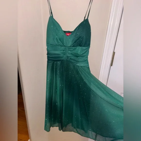 Cute little glitter emerald green dress - Picture 5 of 5